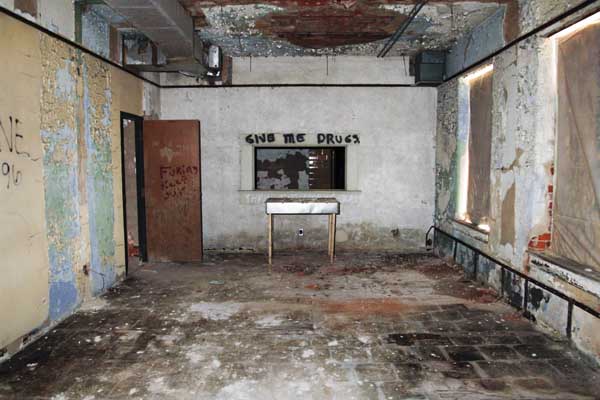 Here is the infamous autposy room, where some patients were disected after death in order to determine what killed them.  While Bartonville was a mental hospital, the desease of consumption, more commonly known as tuperculosis was running rampant 100 years ago.