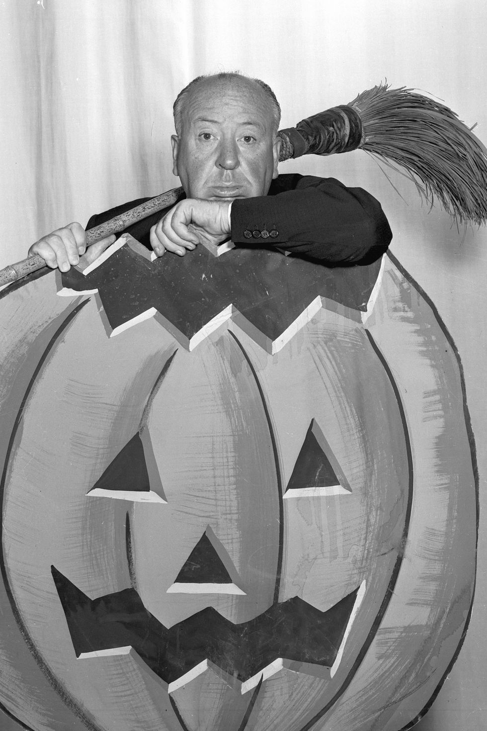 alfred-hitchcock-vintage-halloween-decorations-1626102471.jpeg